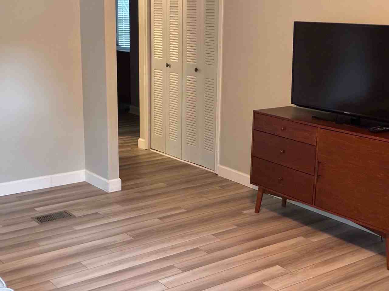 504 Deer Path - Photo 5 of 34