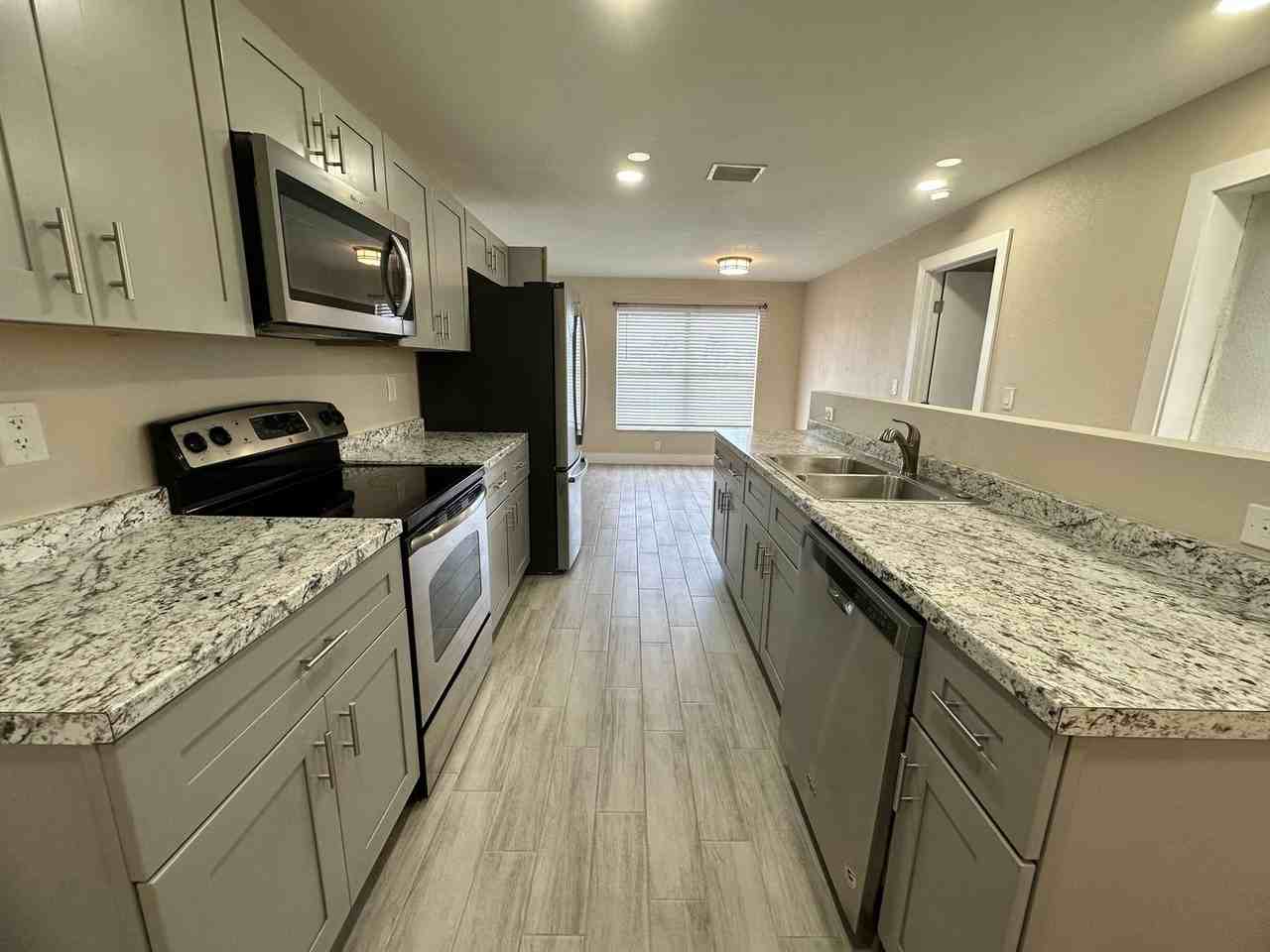 3629 Se 15th Pl - Photo 4 of 16