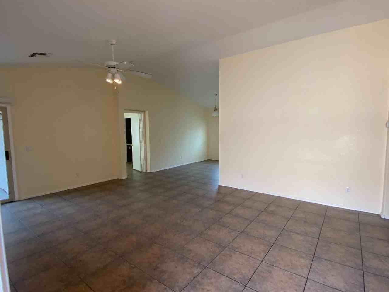 11425 W Pinehollow Dr - Photo 3 of 19