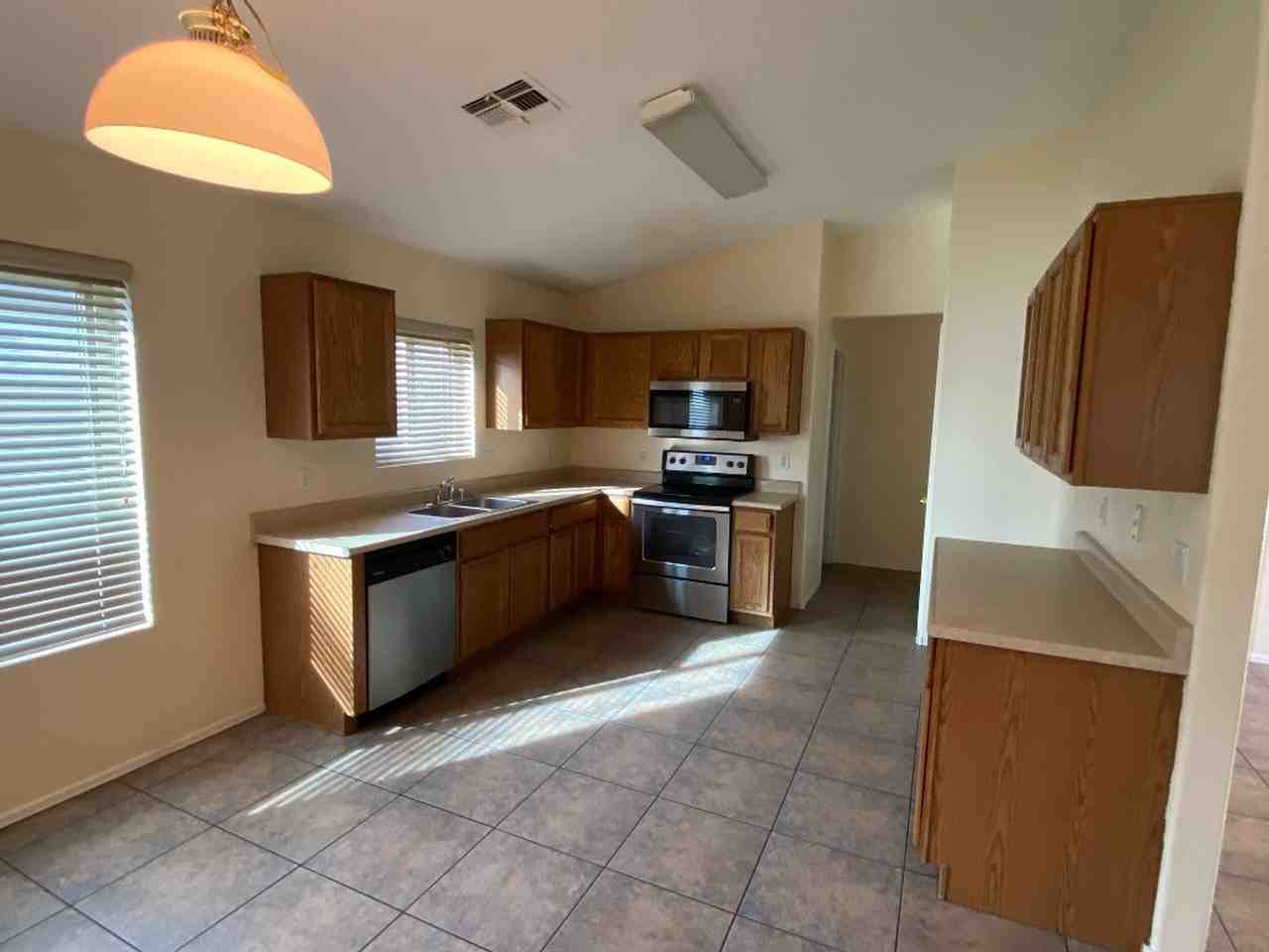 11425 W Pinehollow Dr - Photo 5 of 19