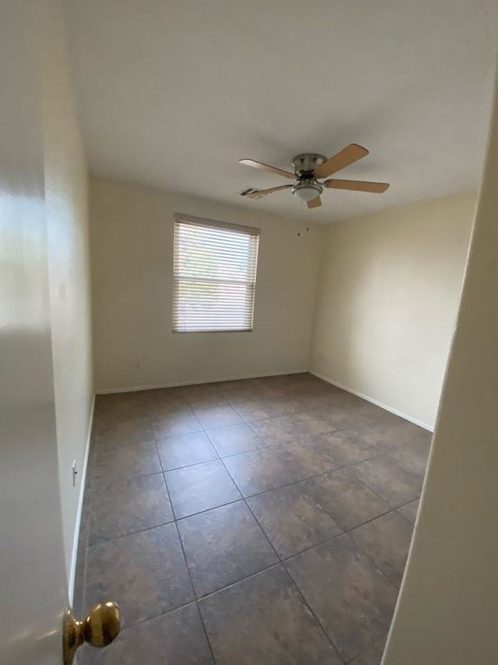 11425 W Pinehollow Dr - Photo 7 of 19