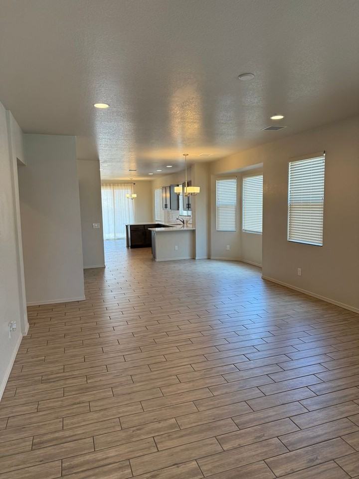 1864 Brookshire Dr - Photo 2 of 17