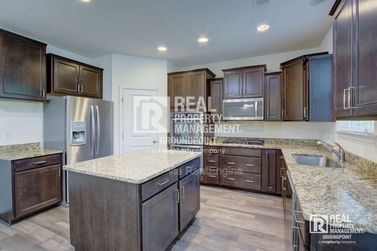 104 Elliot Creek Ln - Photo 2 of 34