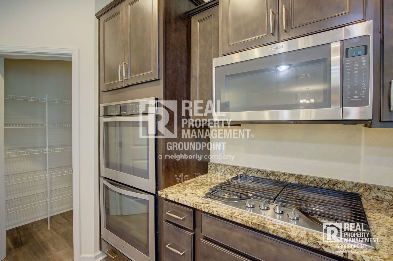 104 Elliot Creek Ln - Photo 4 of 34