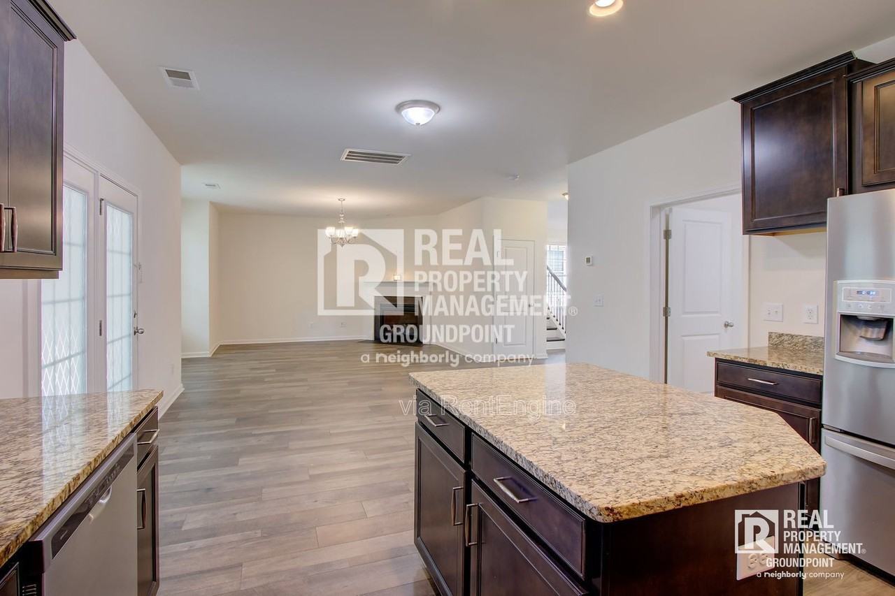 104 Elliot Creek Ln - Photo 5 of 34