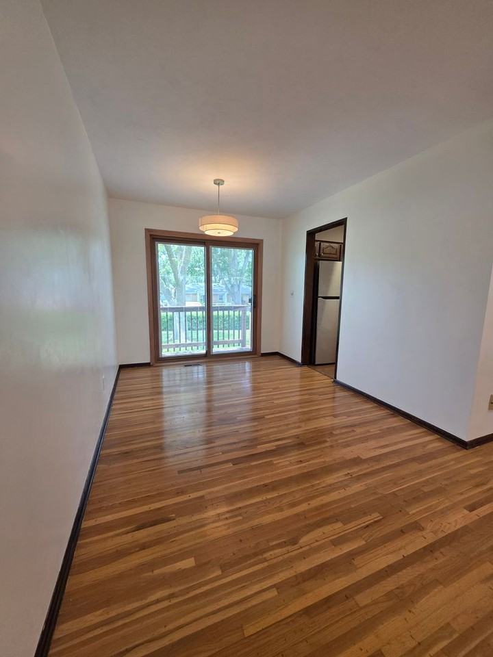 3422 S 129th St - Photo 4 of 18