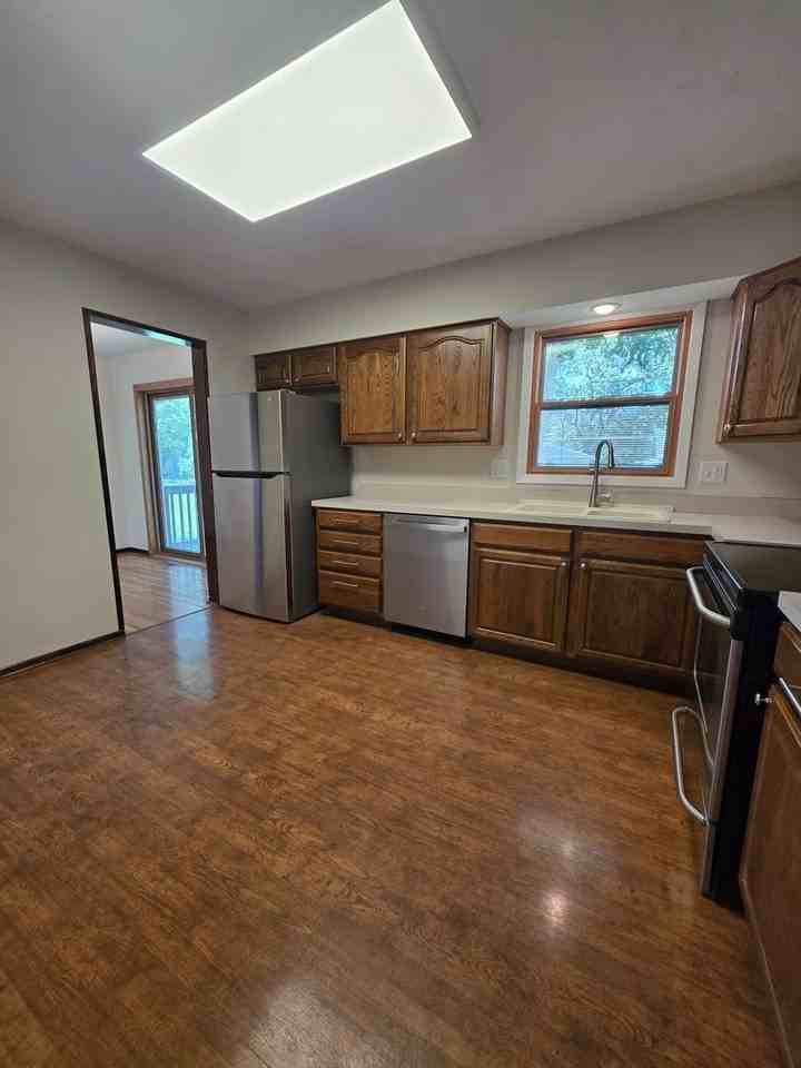 3422 S 129th St - Photo 6 of 18