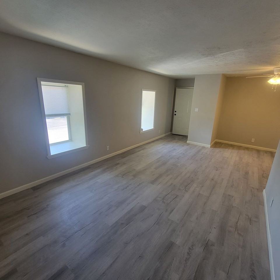 103 White St - Photo 3 of 14