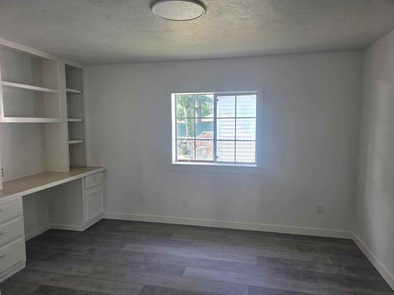 10037 1st Ave S - Photo 4 of 8