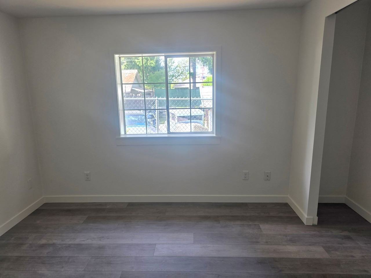 10037 1st Ave S - Photo 5 of 8