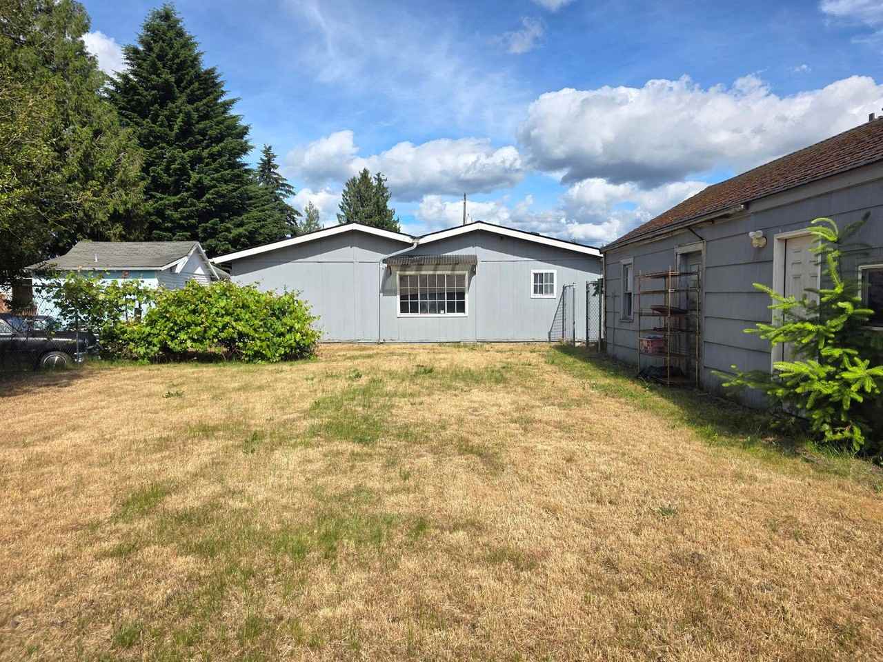 10037 1st Ave S - Photo 6 of 8