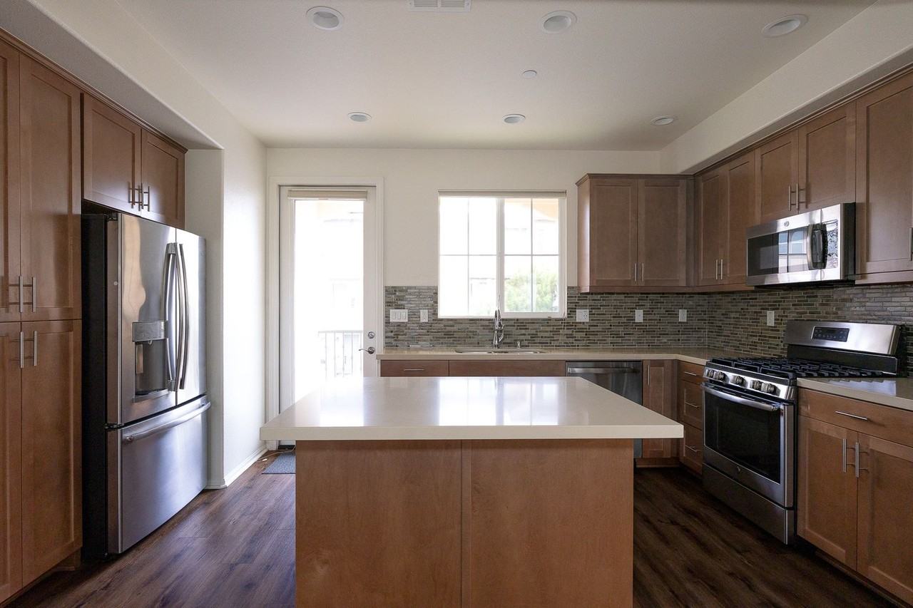 174 Prairie St - Photo 3 of 35