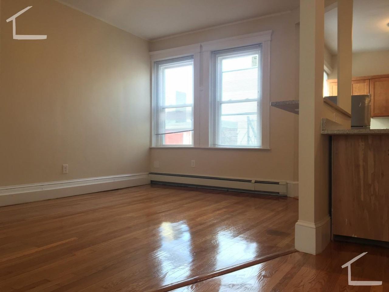 1323 Commonwealth Ave - Photo 4 of 10