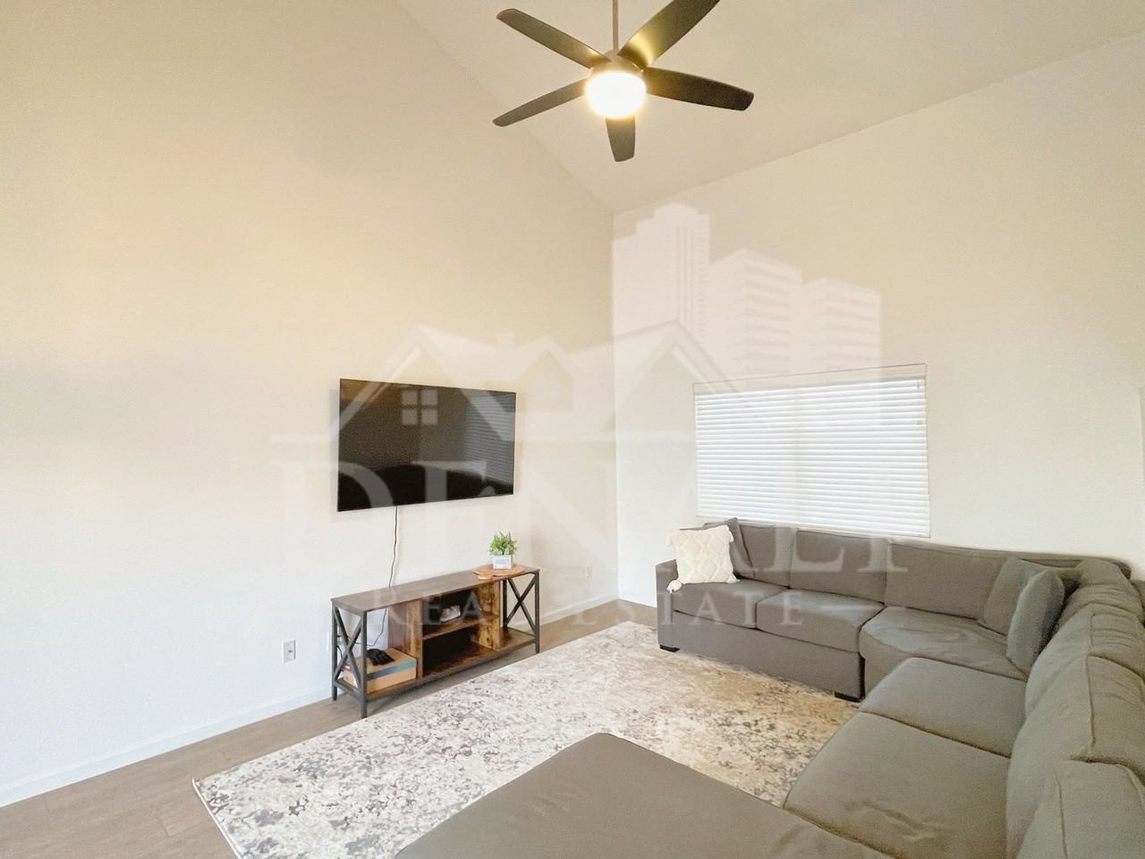 8144 W Beck Ln - Photo 3 of 29