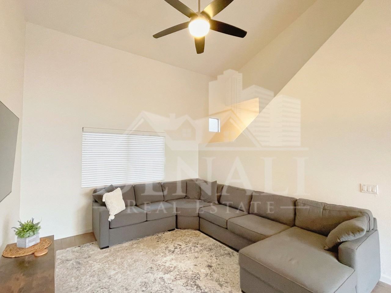 8144 W Beck Ln - Photo 4 of 29