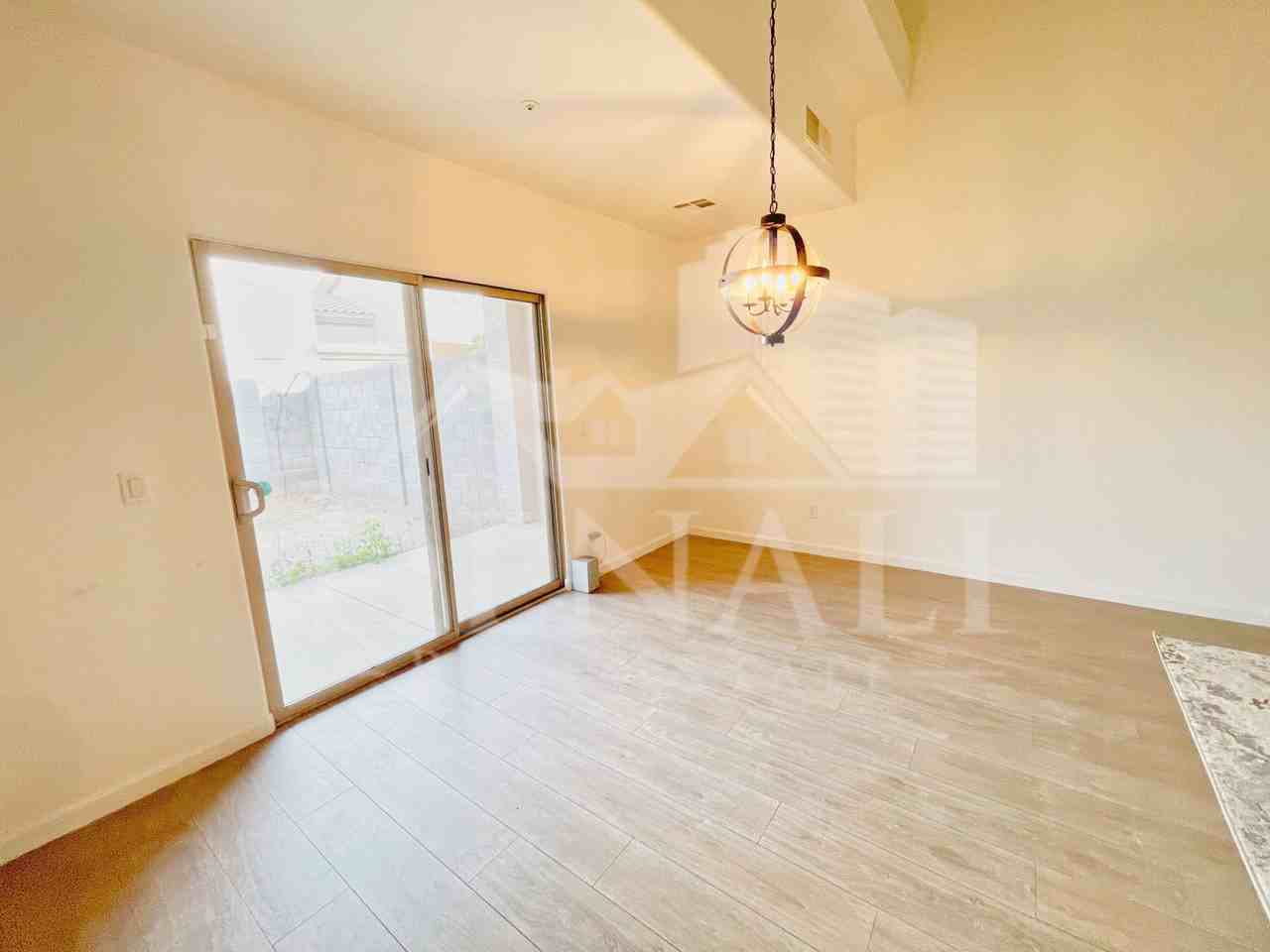 8144 W Beck Ln - Photo 7 of 29