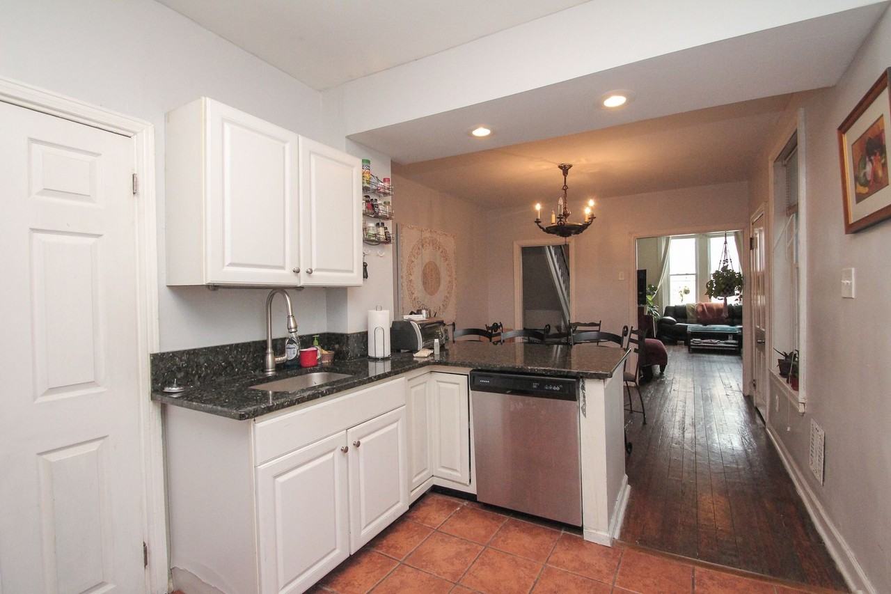 2503 Carpenter St - Photo 3 of 14