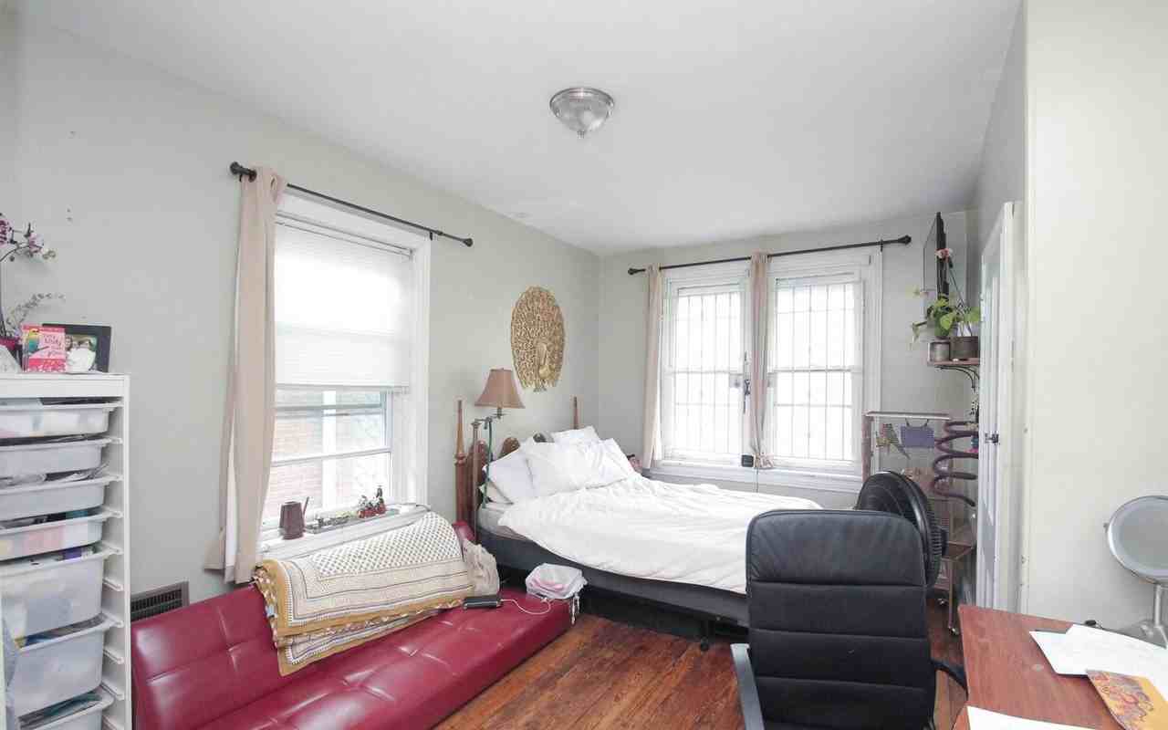 2503 Carpenter St - Photo 7 of 14