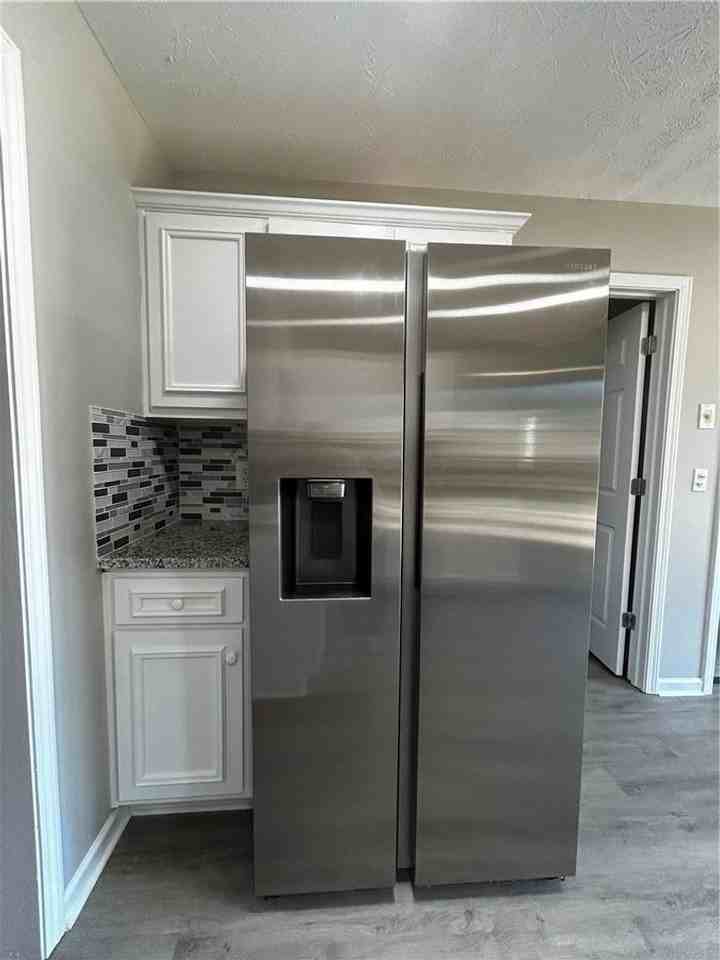 249 Deerfield Ct - Photo 4 of 17