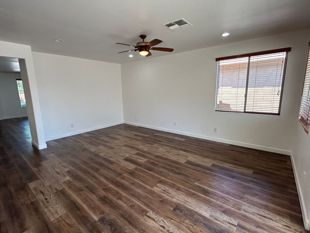 7325 W Ellis St - Photo 4 of 17