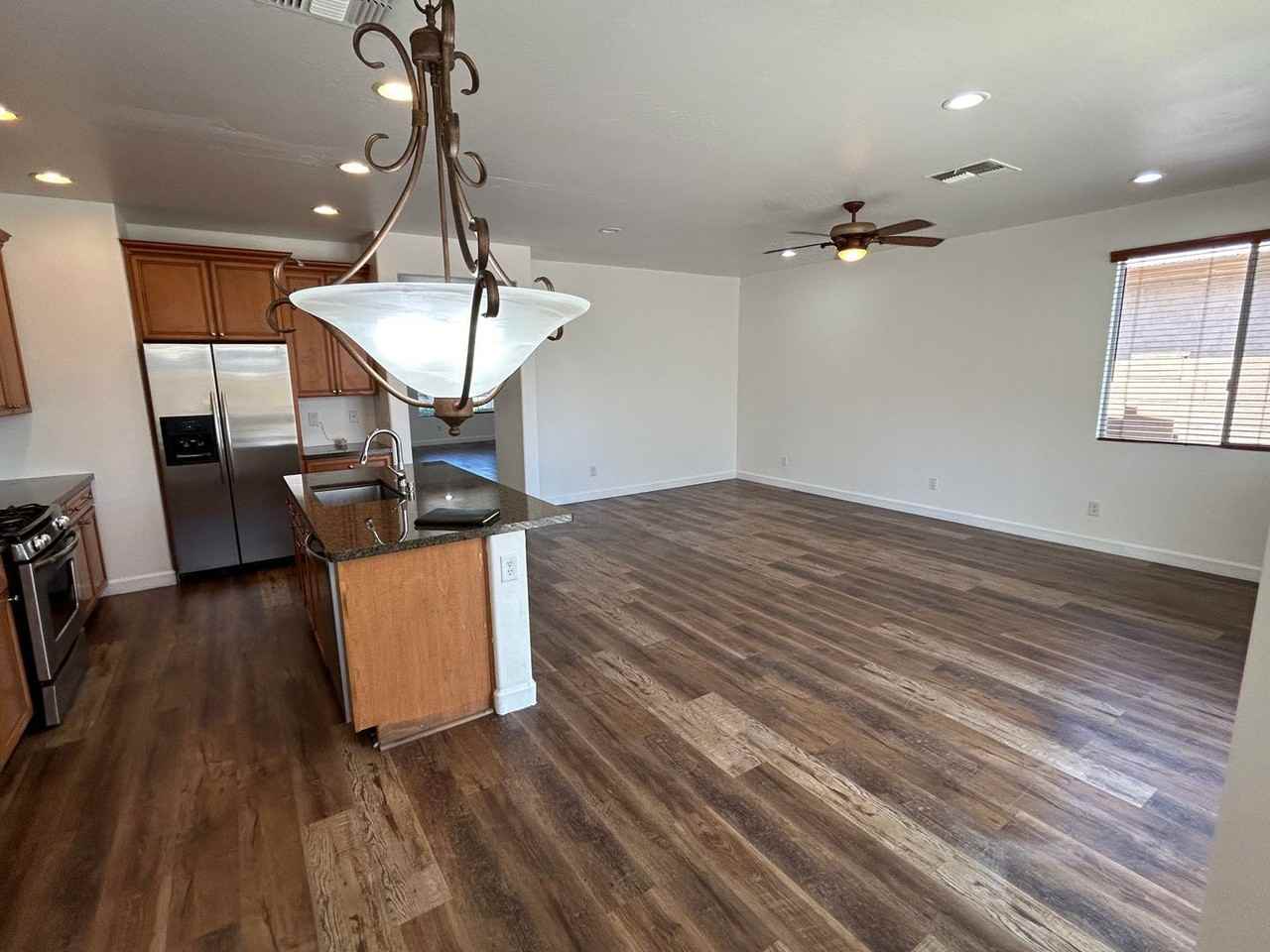 7325 W Ellis St - Photo 5 of 17