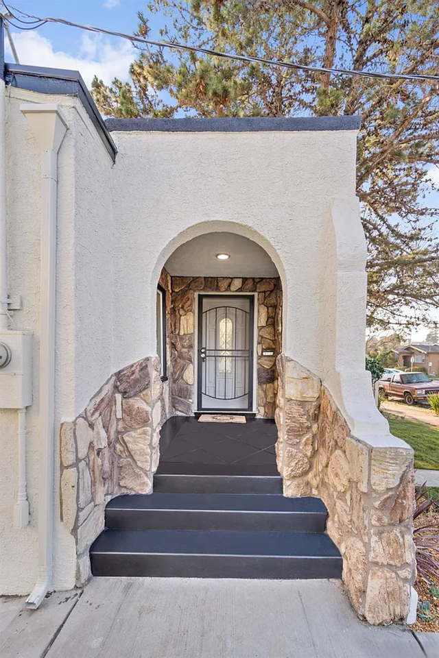 2810 55th Ave - Photo 4 of 28