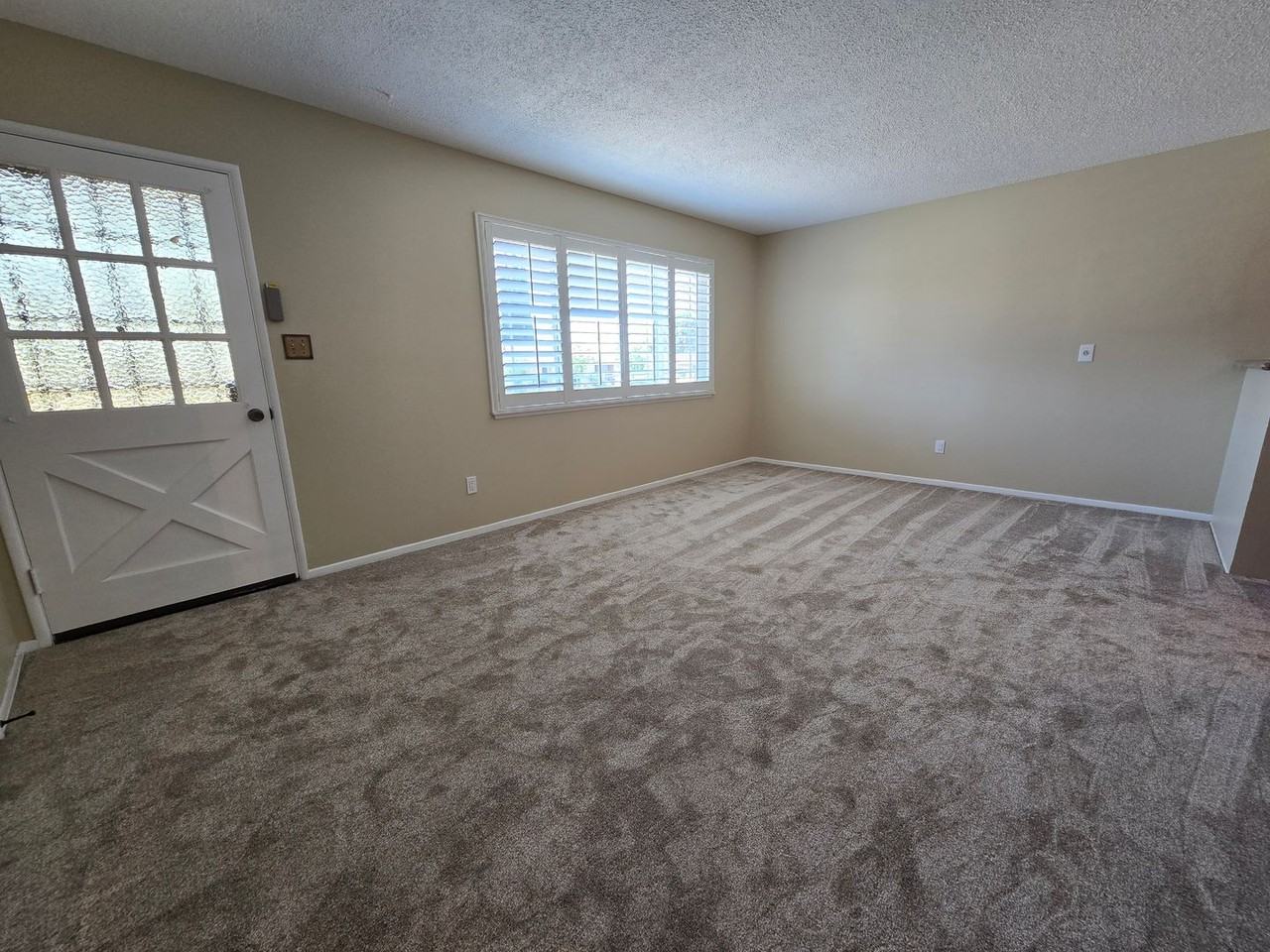 261 W Newburgh St - Photo 3 of 19