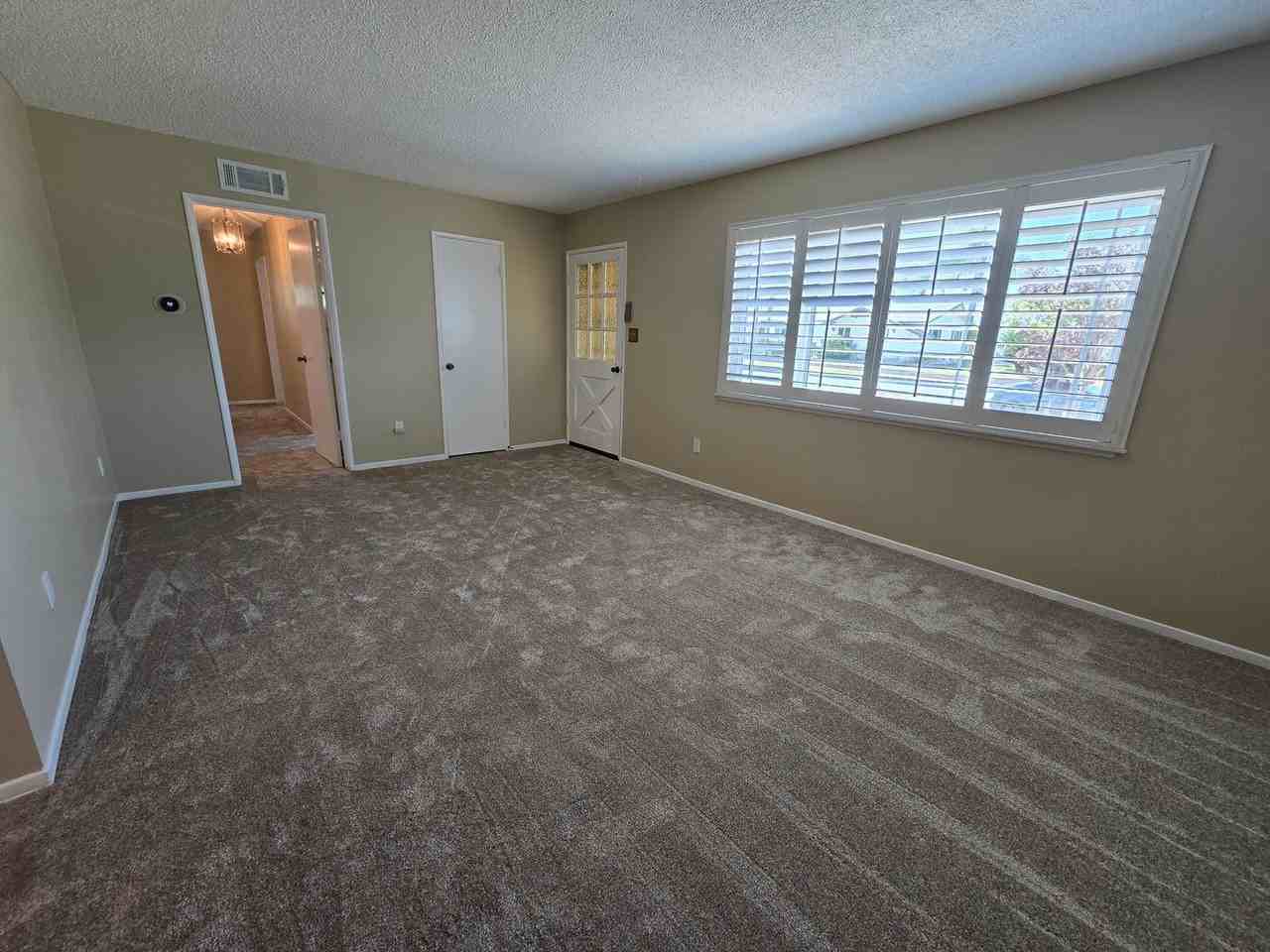 261 W Newburgh St - Photo 4 of 19