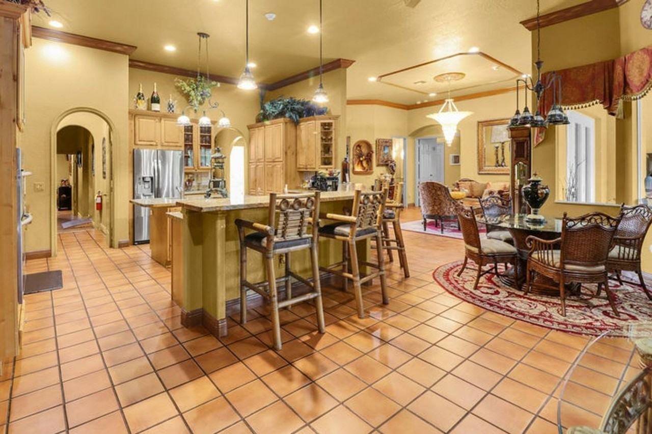 7086 Hall Blvd - Photo 2 of 15