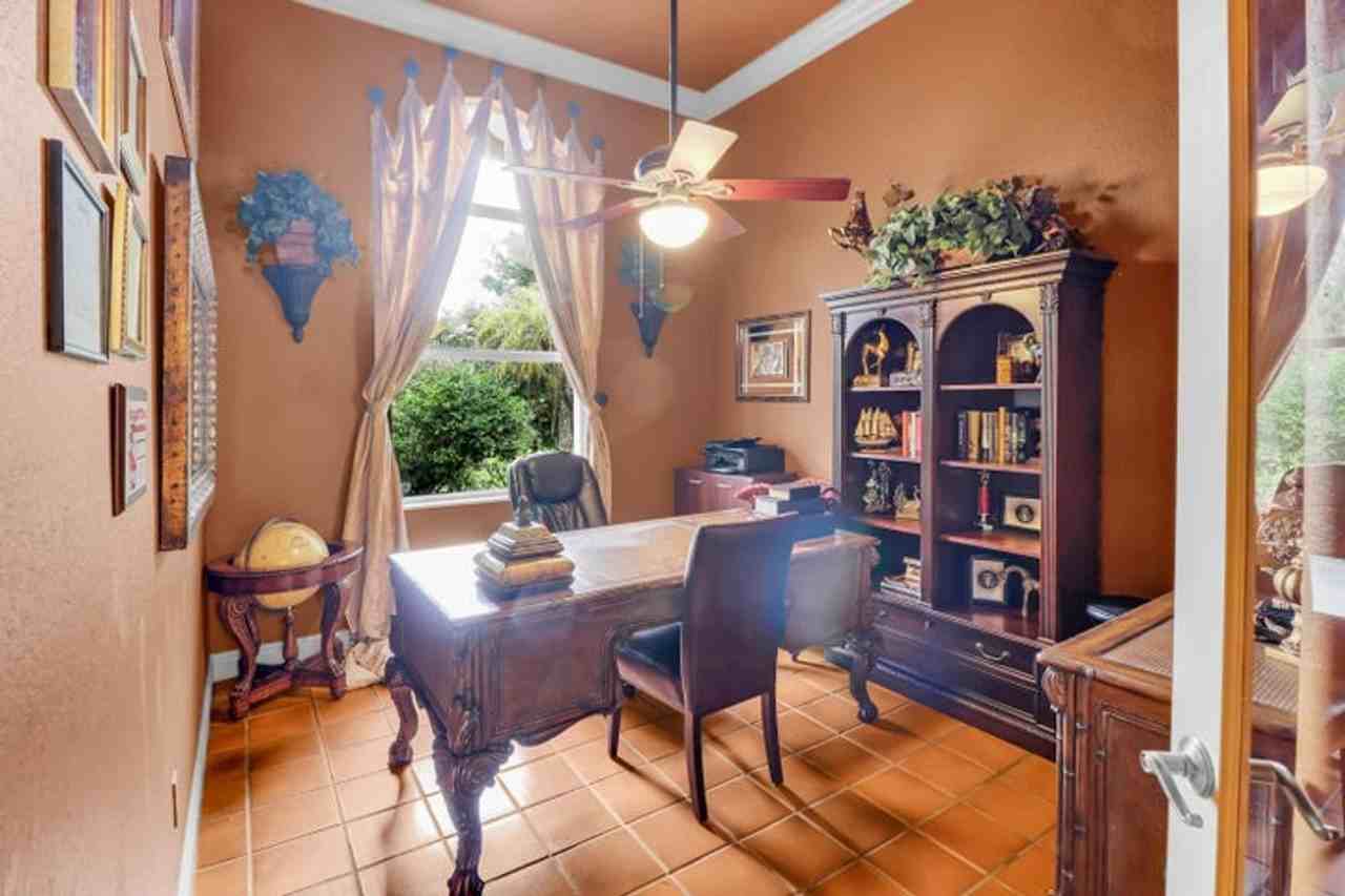 7086 Hall Blvd - Photo 4 of 15
