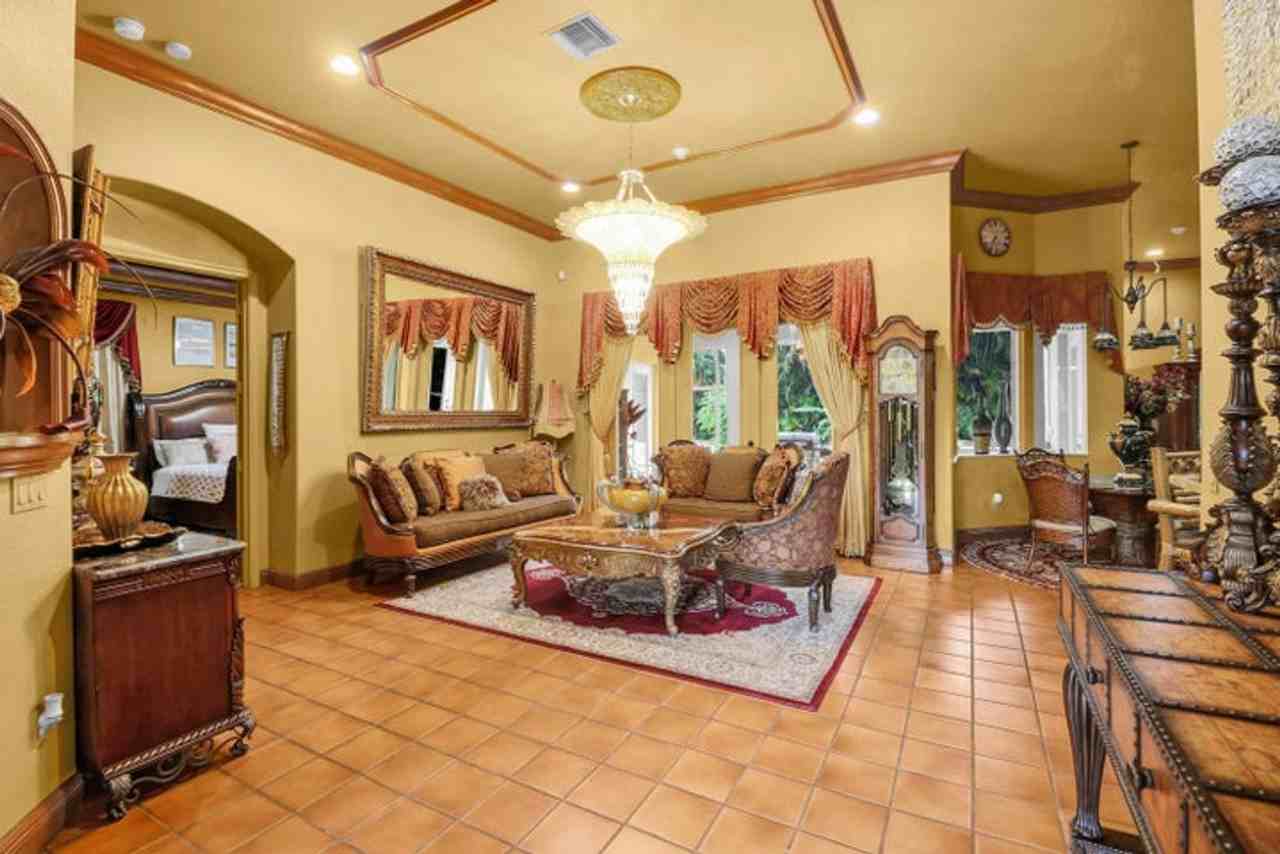 7086 Hall Blvd - Photo 6 of 15