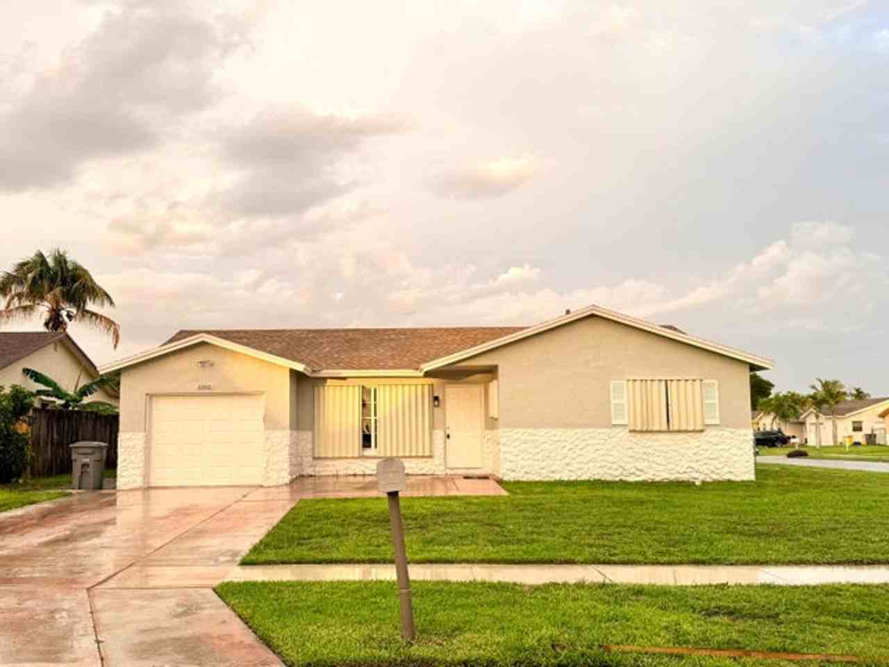 22800 Sw 54th Way - Photo 3 of 10