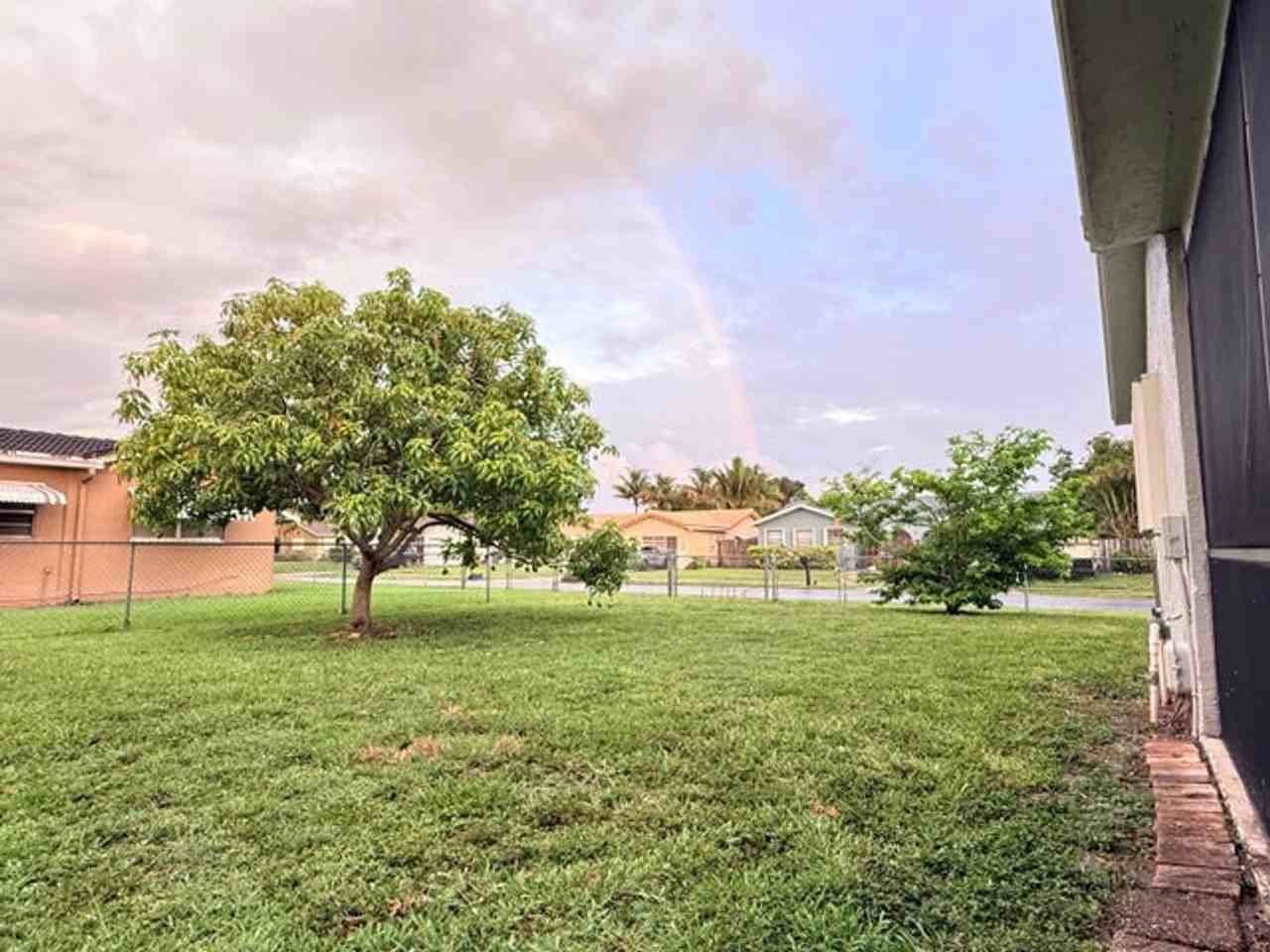 22800 Sw 54th Way - Photo 7 of 10