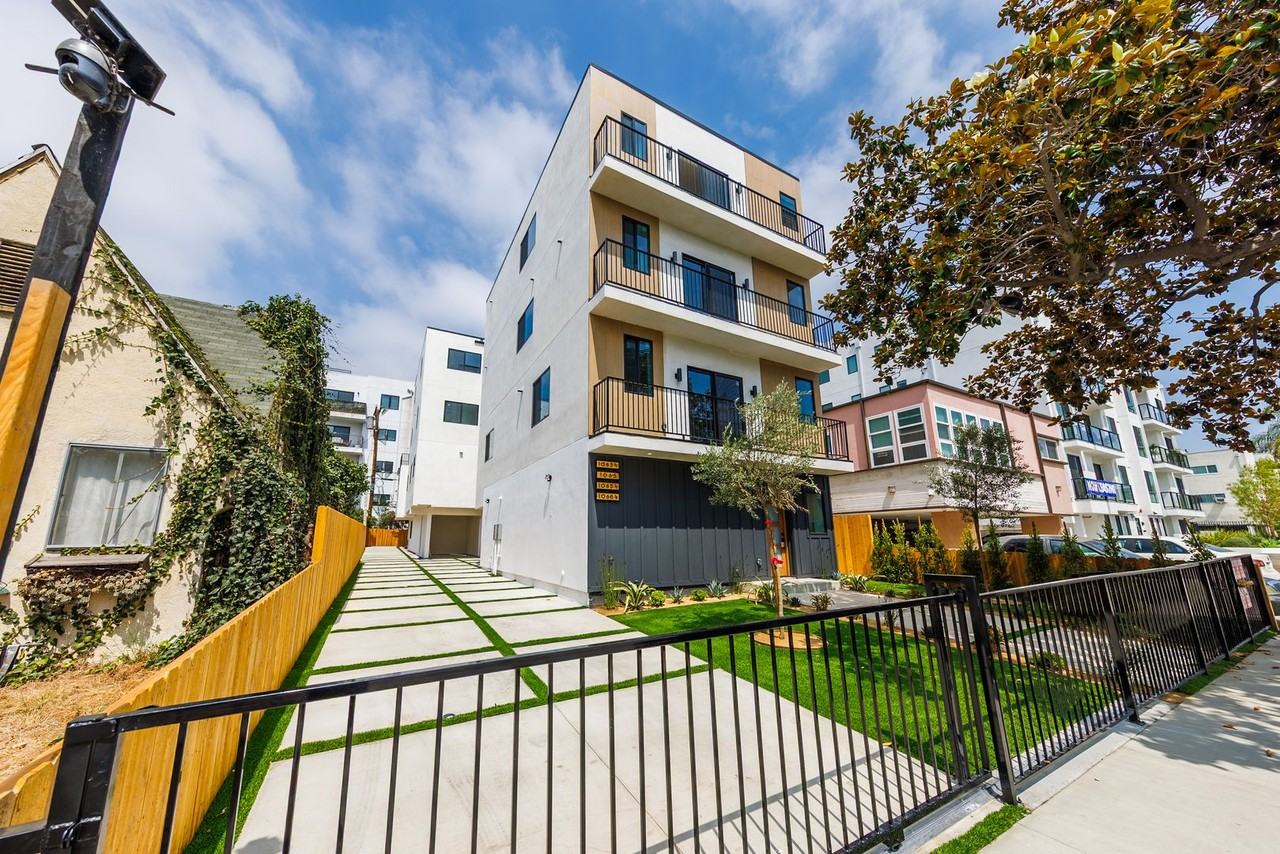 GORGEOUS NEW TOWNHOMES NEXT TO LA CIENEGA PARK - Photo 6 of 50