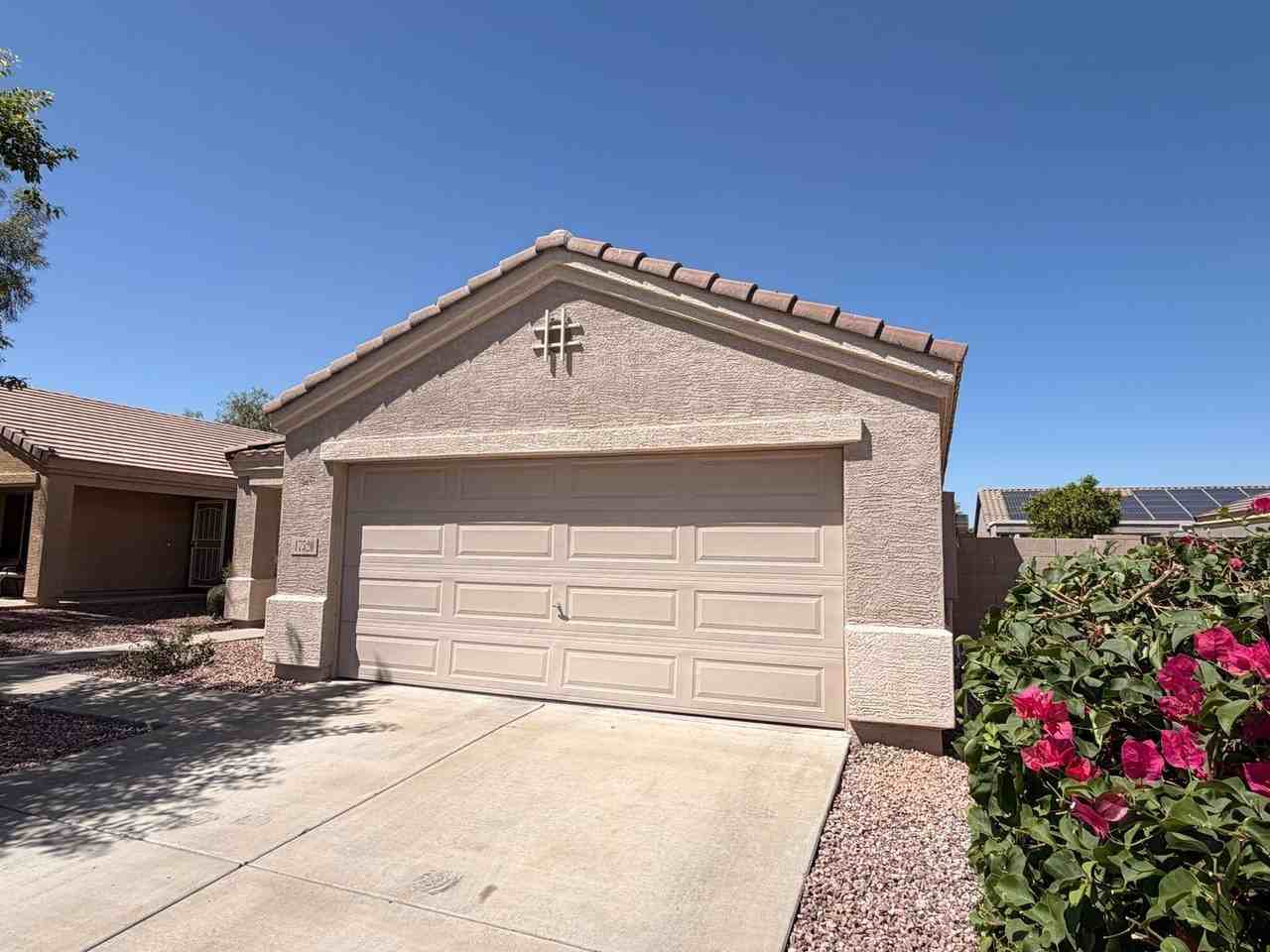 17520 W Watson Ln - Photo 2 of 21