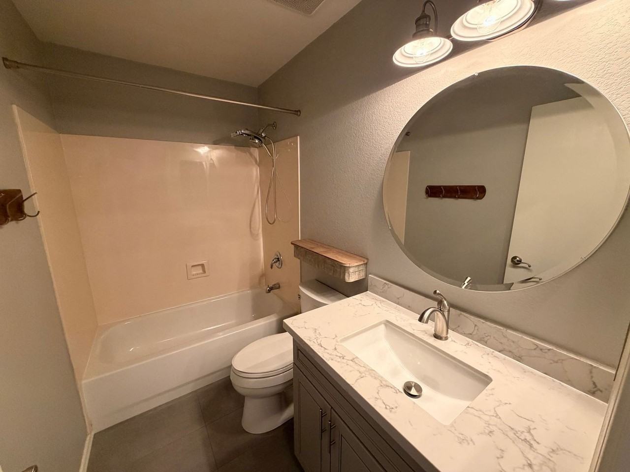 17520 W Watson Ln - Photo 7 of 21