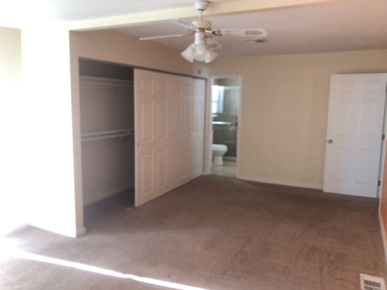25424 S Wyoming Ave - Photo 5 of 12