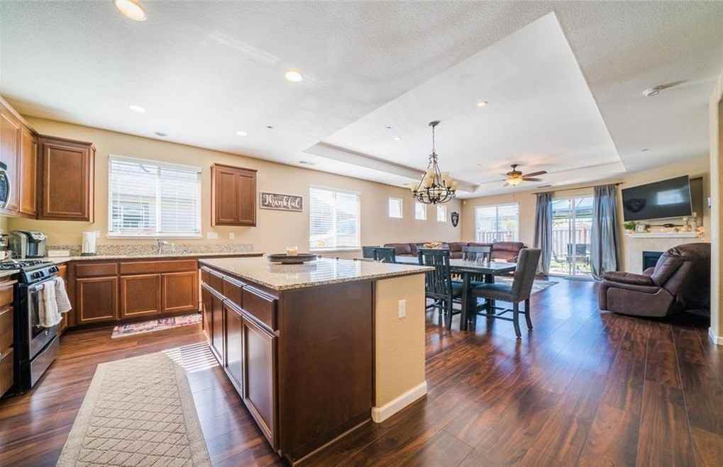 3261 Rogue River Dr - Photo 2 of 14