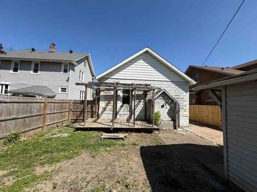 314 East McClure Avenue - Photo 3 of 13
