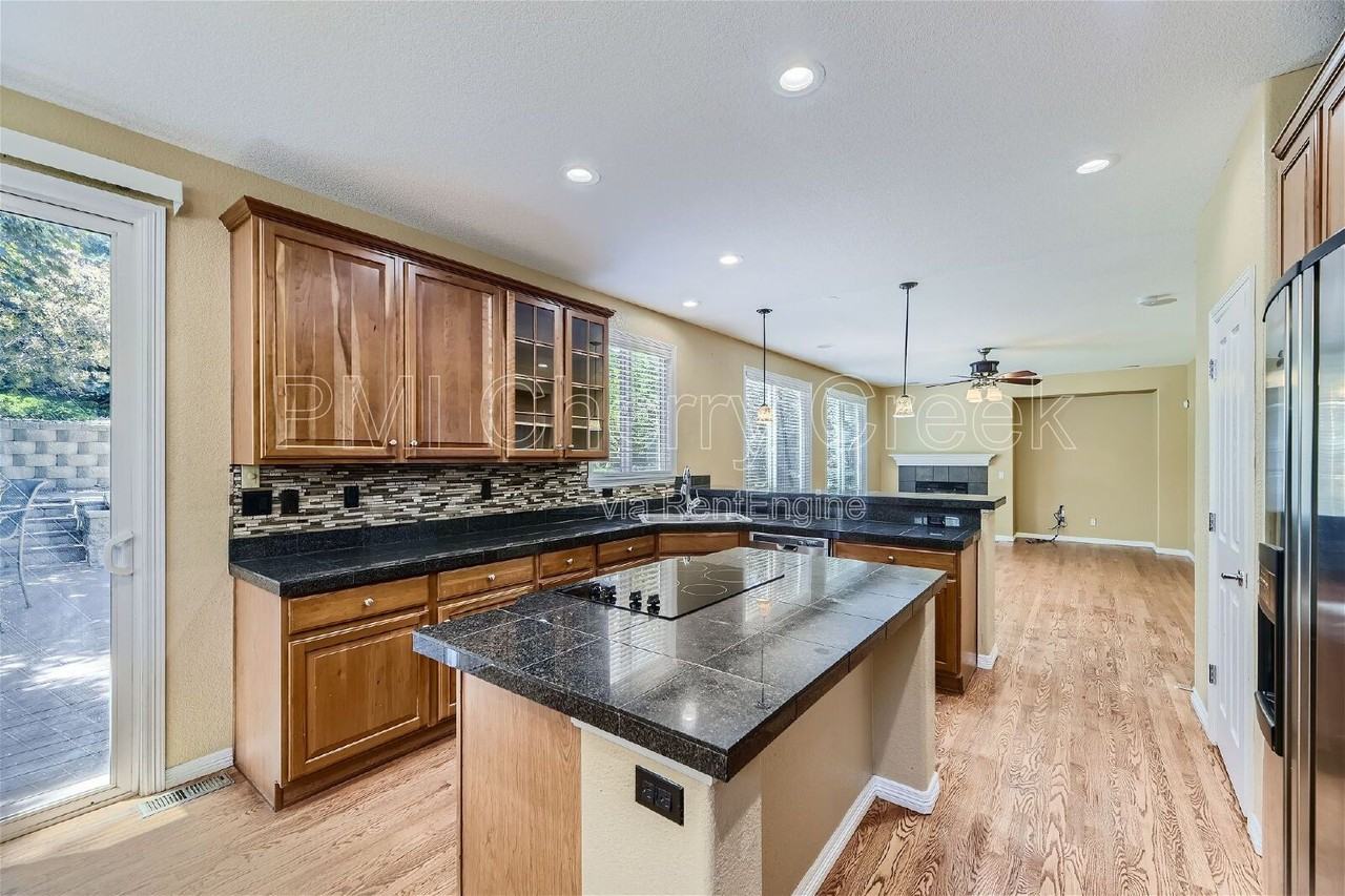 2615 Pemberly Ave - Photo 4 of 28
