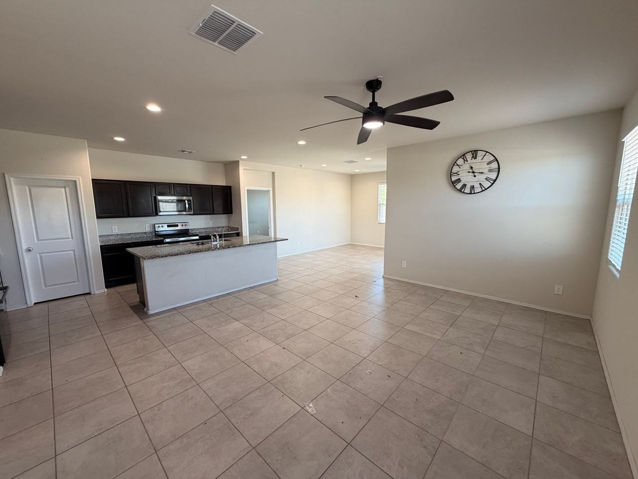 W Whispering Wind Dr - Photo 4 of 18