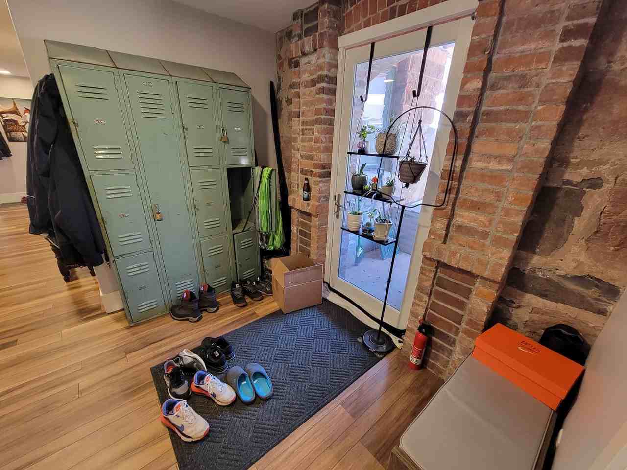 Redstone House, LLC - Photo 4 of 36