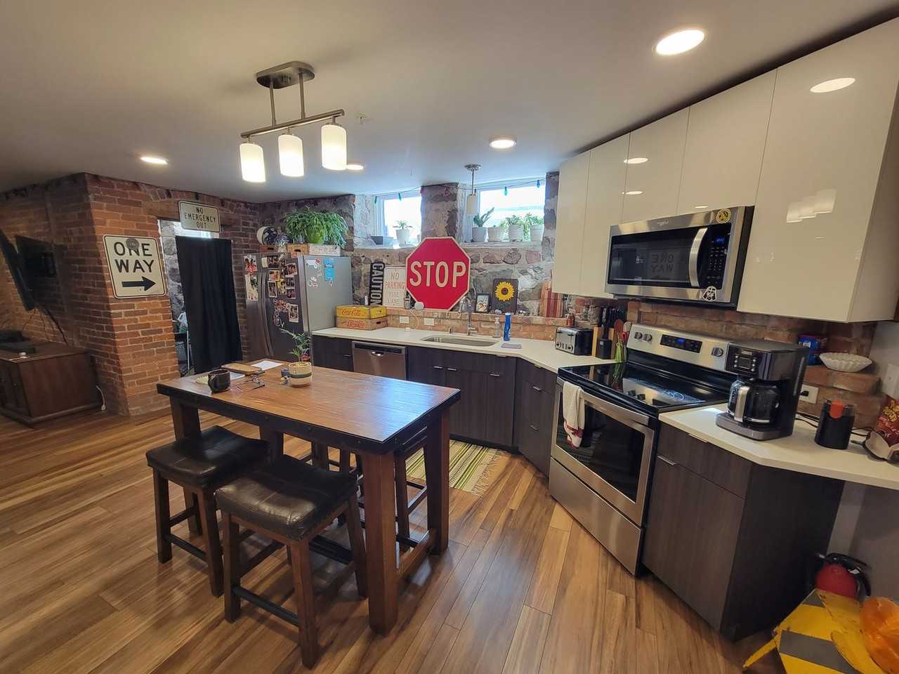 Redstone House, LLC - Photo 5 of 36