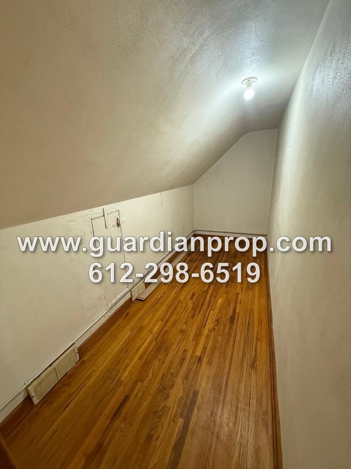 1926 Margaret St - Photo 5 of 10