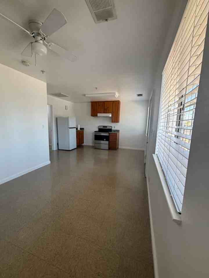 881 W El Monte Way - Photo 4 of 10