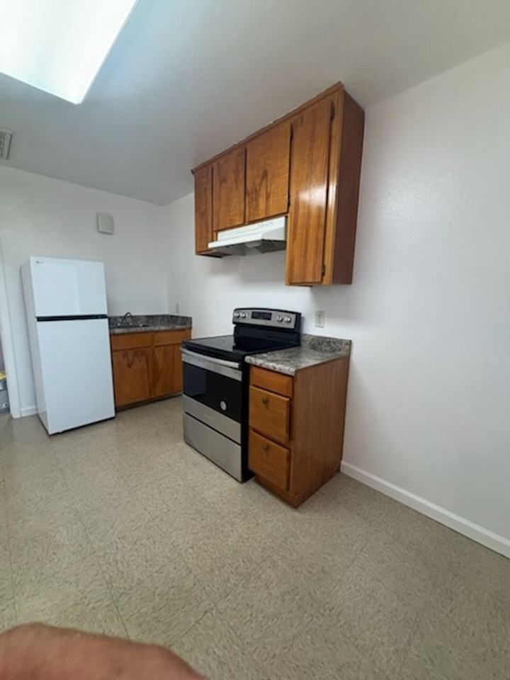 881 W El Monte Way - Photo 5 of 10