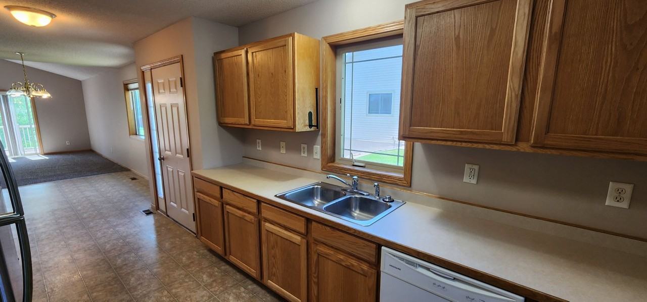 503 Amber Ln - Photo 4 of 26