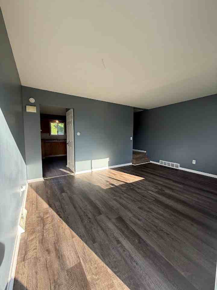 3009 Coventry Blvd Ne - Photo 5 of 20
