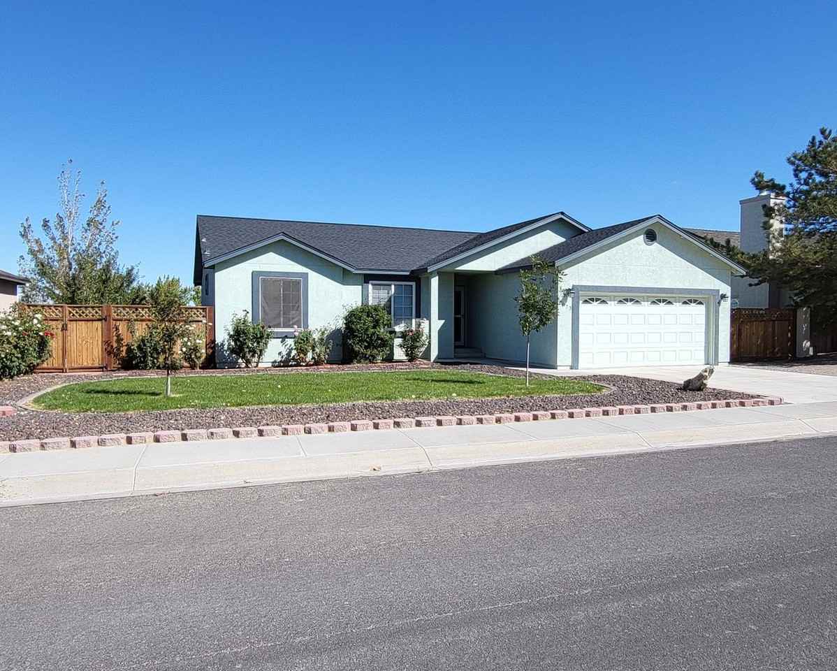 1073 Pepper Ln - Photo 2 of 21