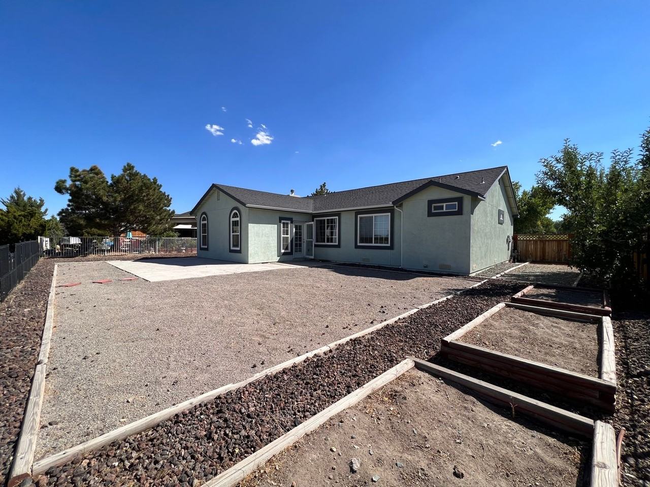 1073 Pepper Ln - Photo 4 of 21